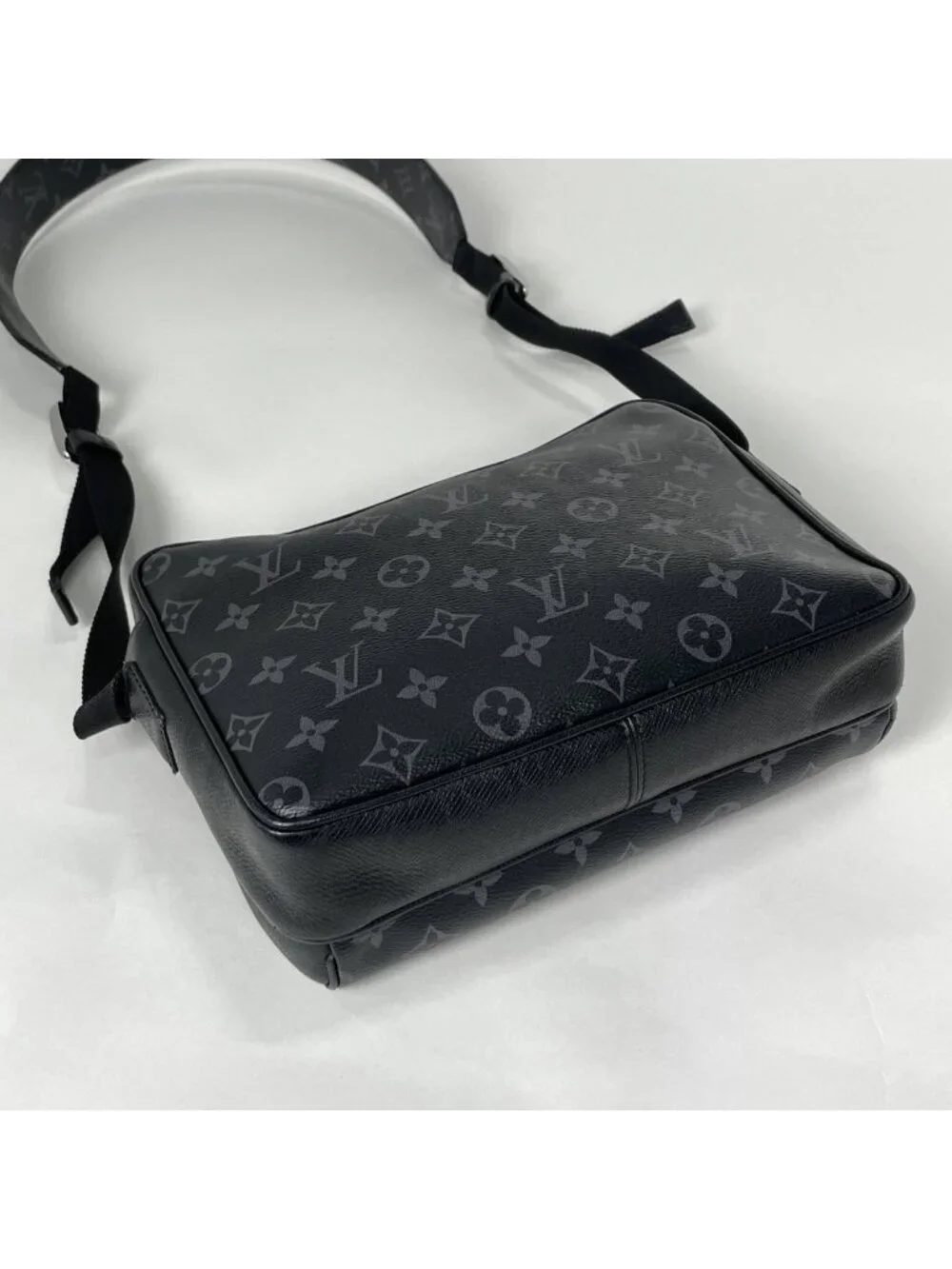 Louis Vuitton Outdoor Messenger PM Shoulder Bag Taigarama Noir